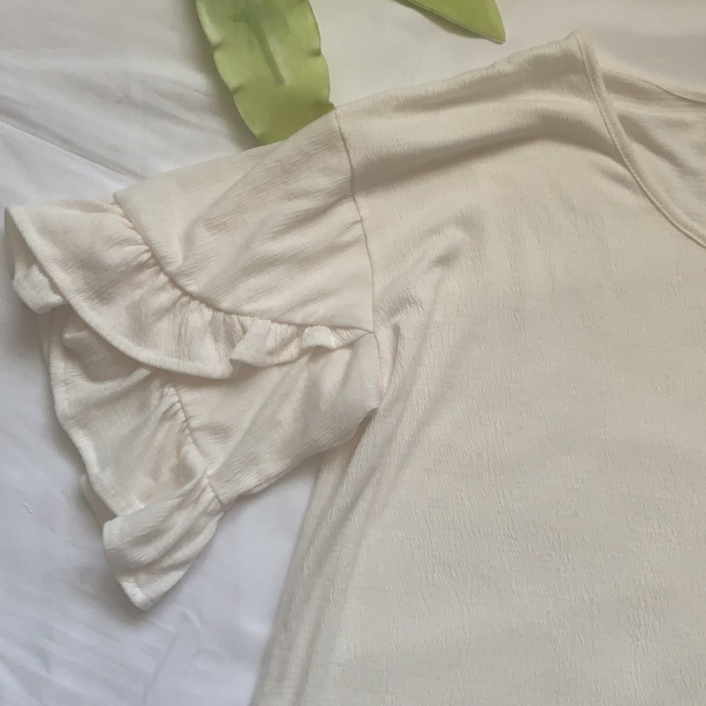 𝅺🌟LOVE Scarlett Split Hem Ruffle Sleeves Top🌟 - Picture 2 of 12
